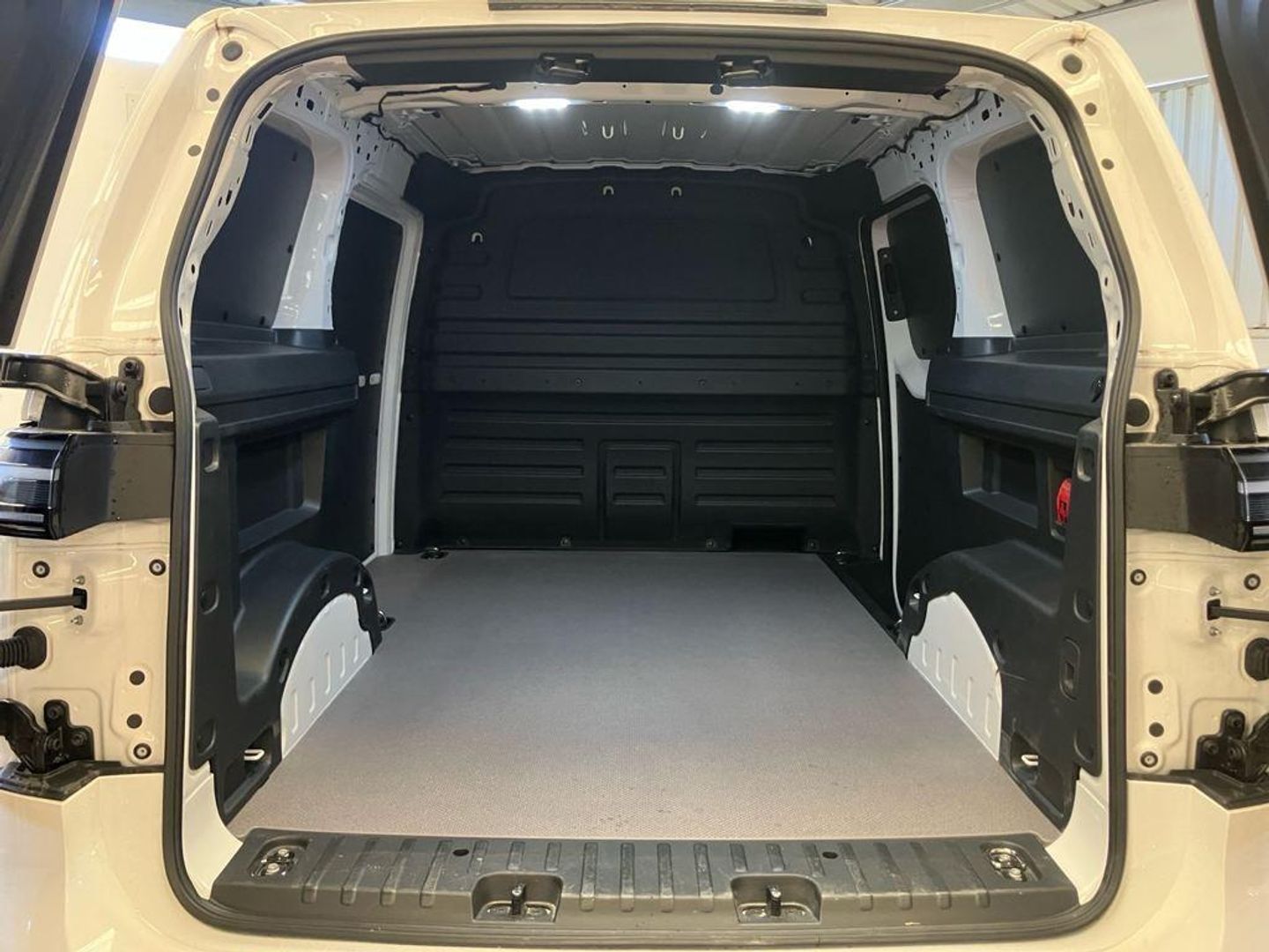 Volkswagen ID. BUZZ Cargo 150 kW (204 CV)