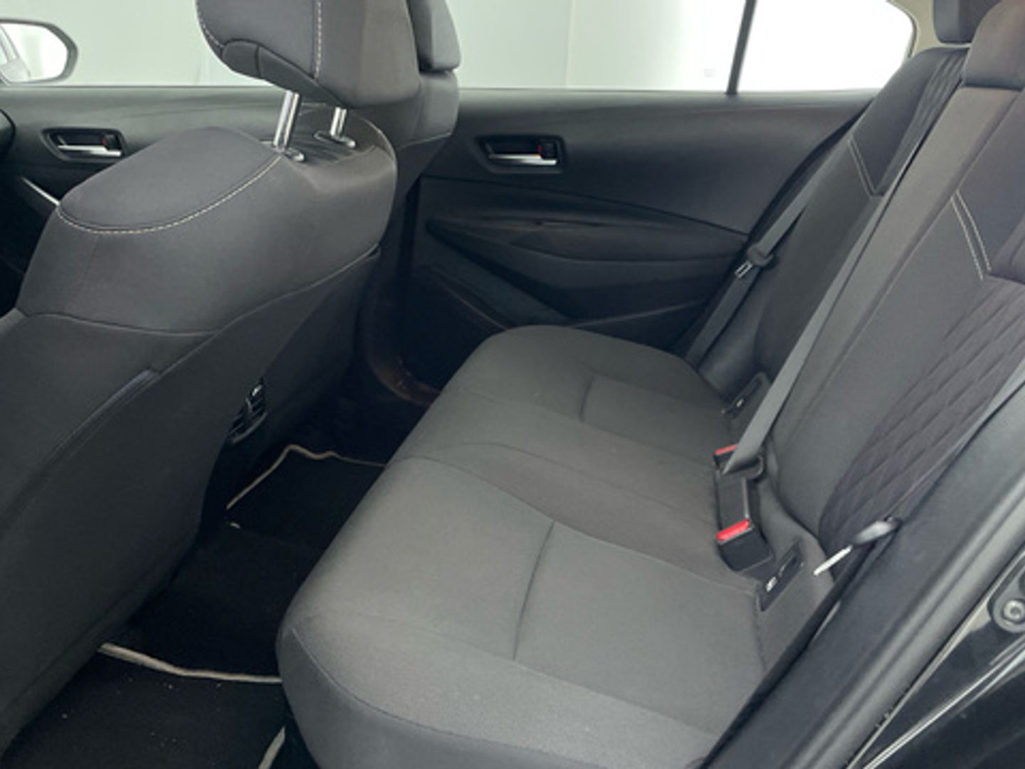 Toyota Corolla 1.8 125 Híbrido Active Tech E-CVT Sedán 90 kW (122 CV)