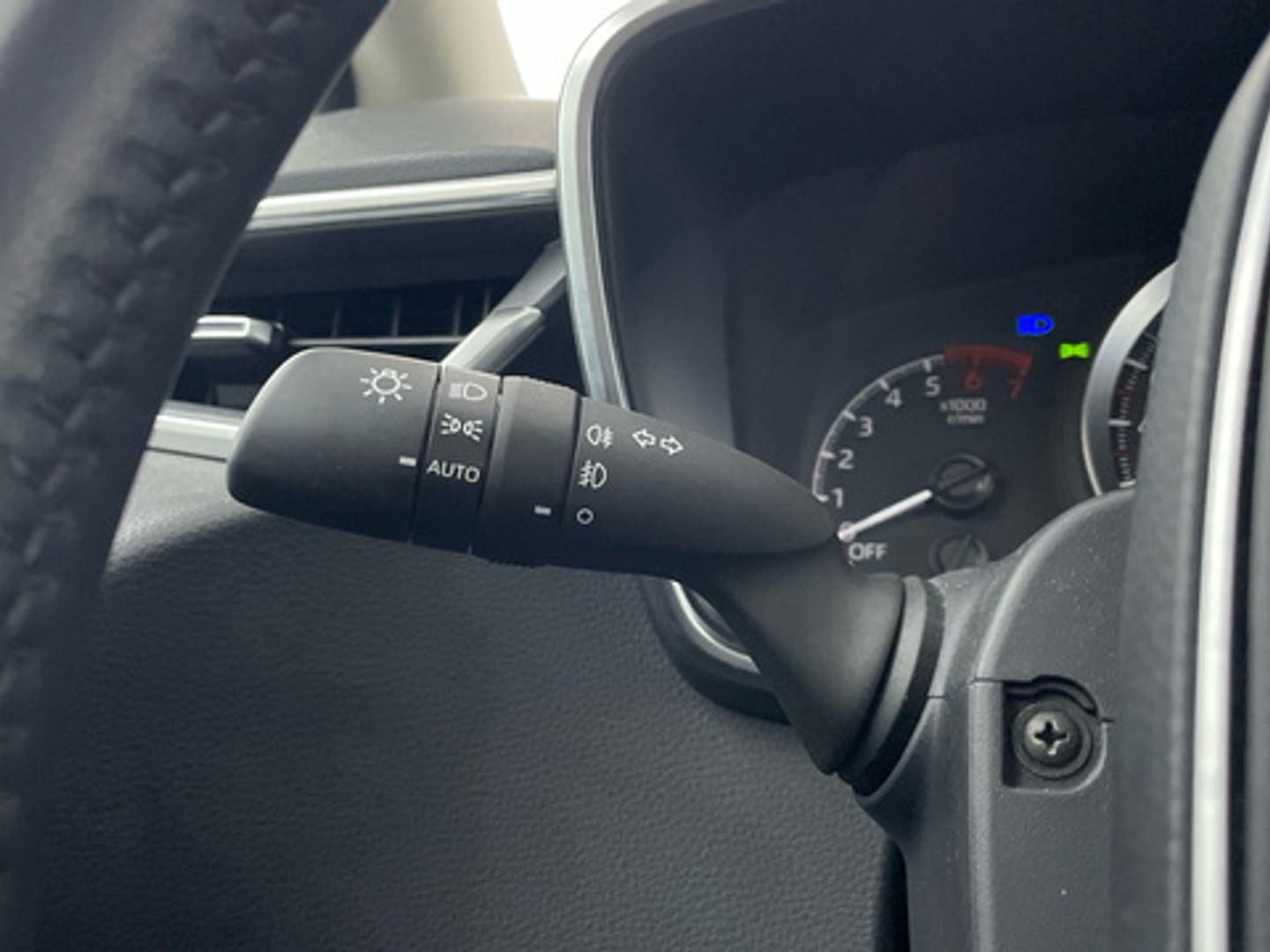 Toyota Corolla 1.8 125 Híbrido Active Tech E-CVT Sedán 90 kW (122 CV)