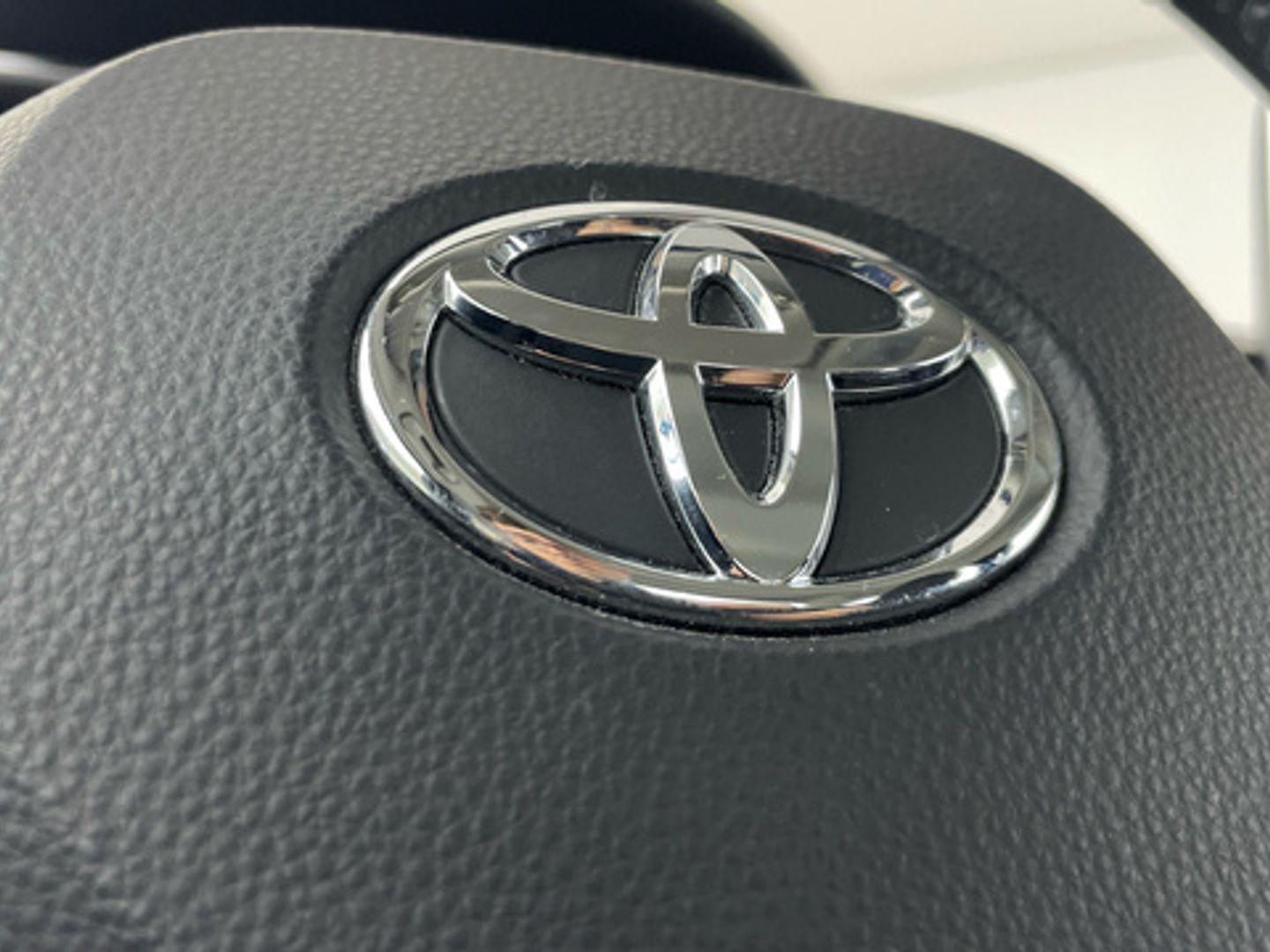 Toyota Corolla 1.8 125 Híbrido Active Tech E-CVT Sedán 90 kW (122 CV)