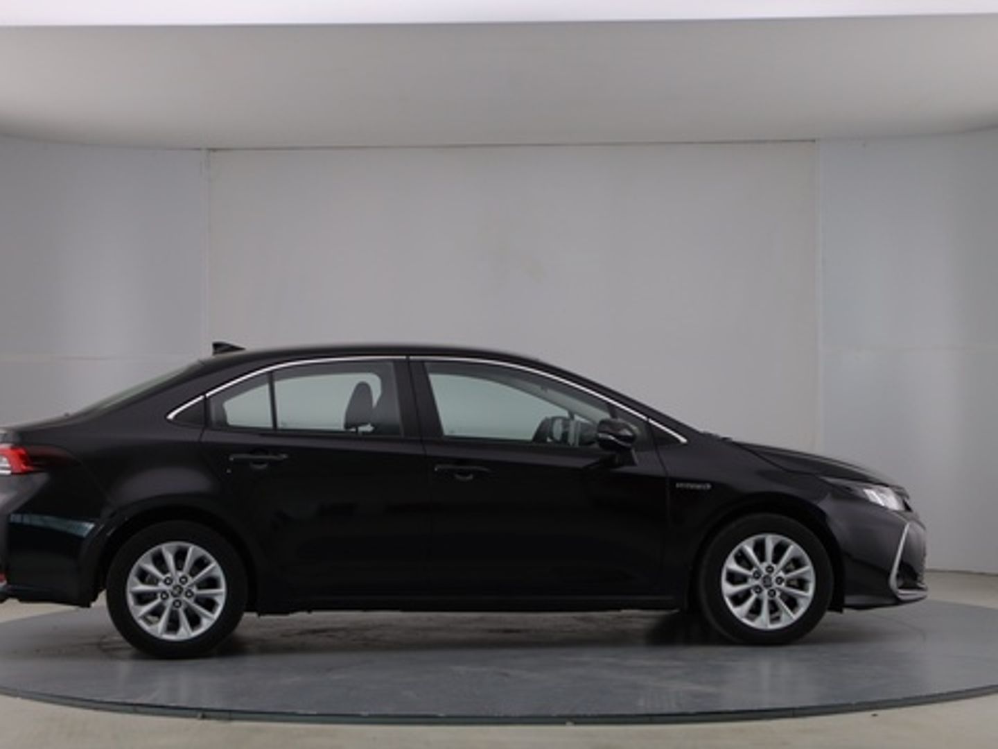 Toyota Corolla 1.8 125 Híbrido Active Tech E-CVT Sedán 90 kW (122 CV)
