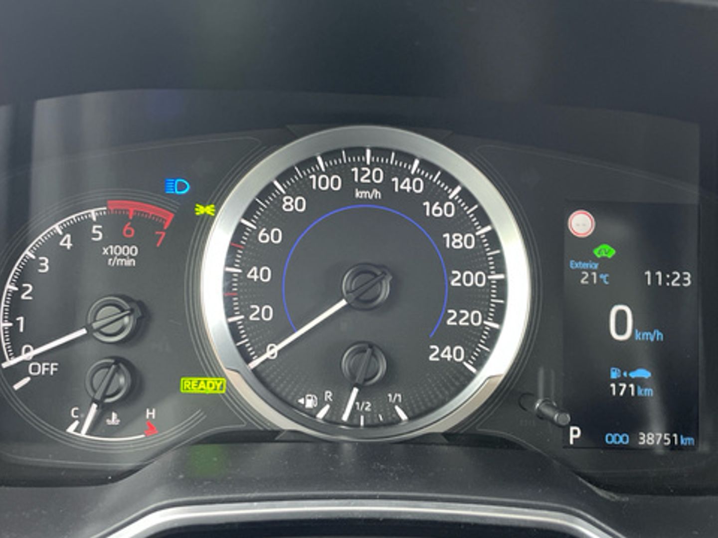 Toyota Corolla 1.8 125 Híbrido Active Tech E-CVT Sedán 90 kW (122 CV)