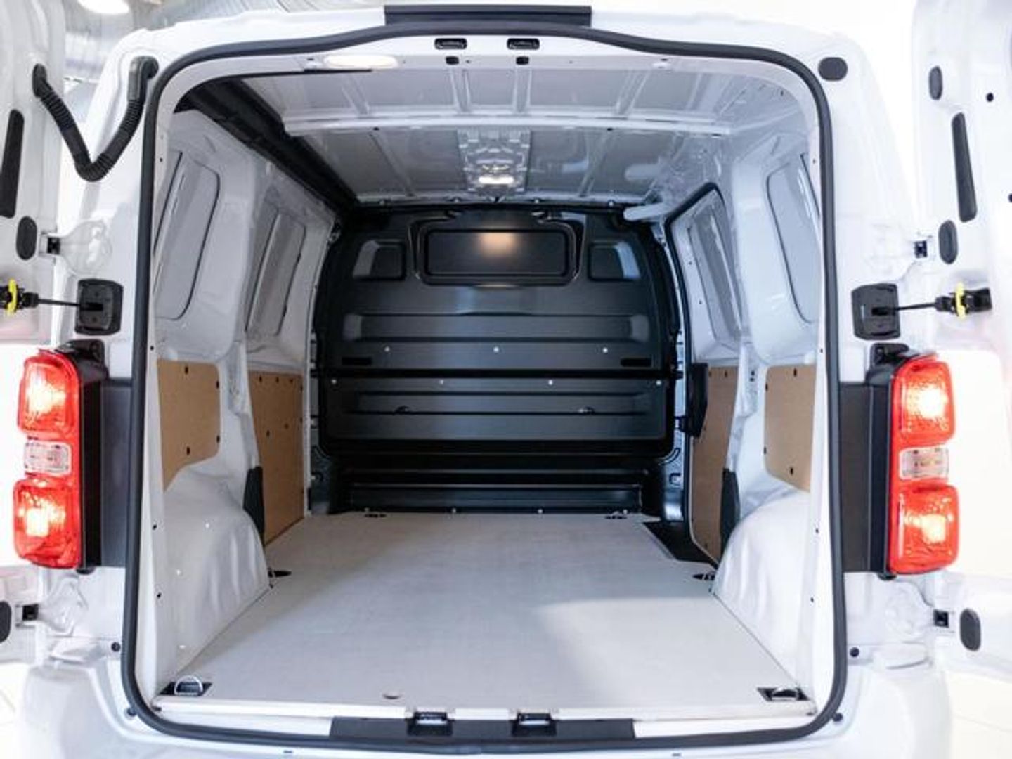 Fiat Scudo Furgón BEV 75 KW L3 100 kW (136 CV)