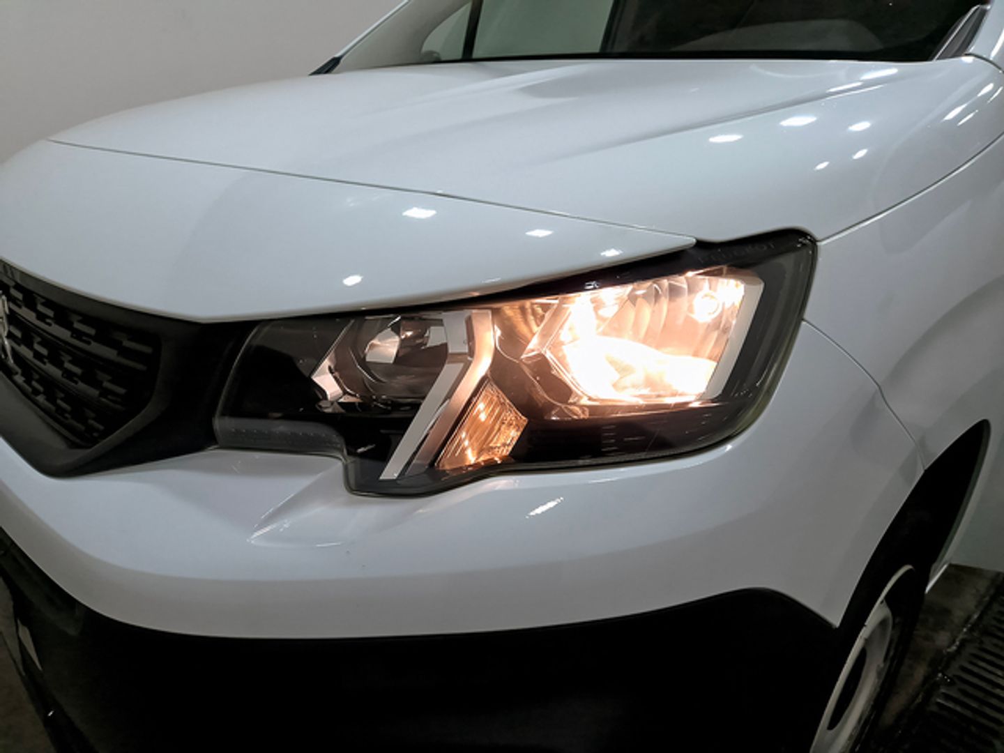 Peugeot Partner Furgon BlueHDi 100 Pro Standard 600kg 73 kW (98 CV)