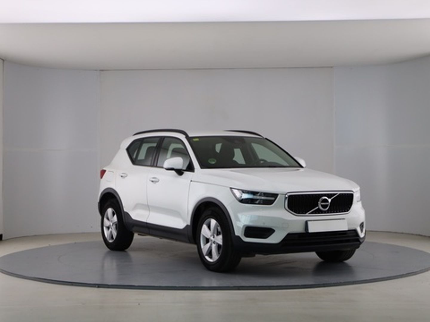 Volvo XC40 T3 Momentum Core Auto 120 kW (163 CV)