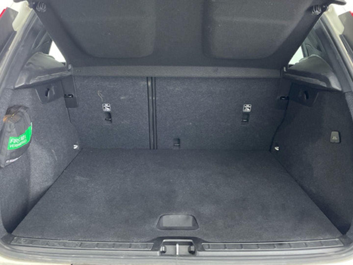Volvo XC40 T3 Momentum Core Auto 120 kW (163 CV)