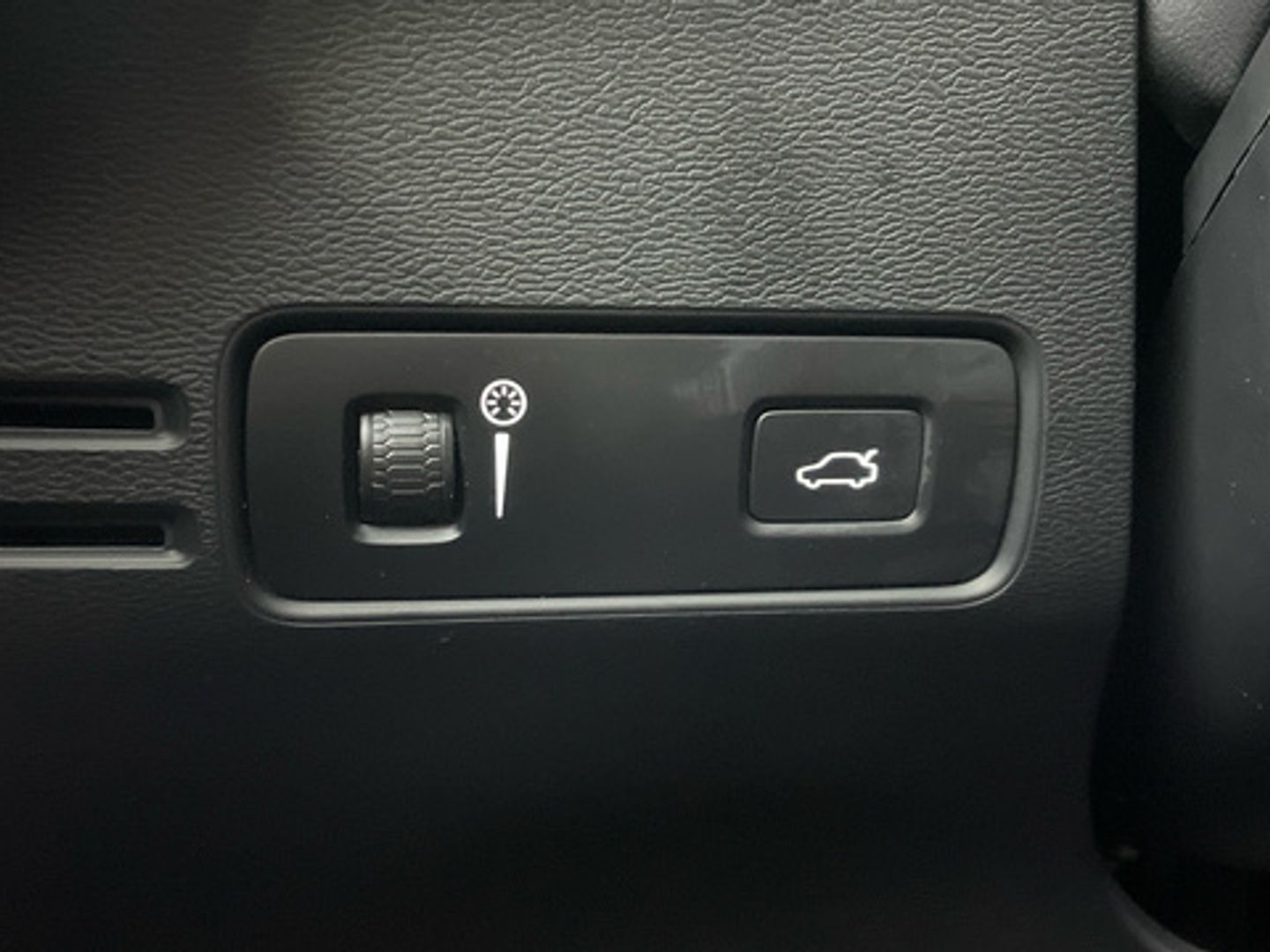 Volvo XC40 T3 Momentum Core Auto 120 kW (163 CV)