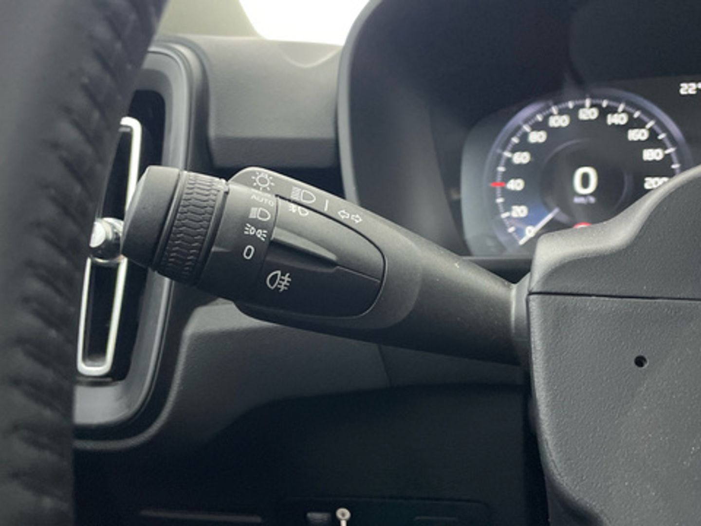 Volvo XC40 T3 Momentum Core Auto 120 kW (163 CV)