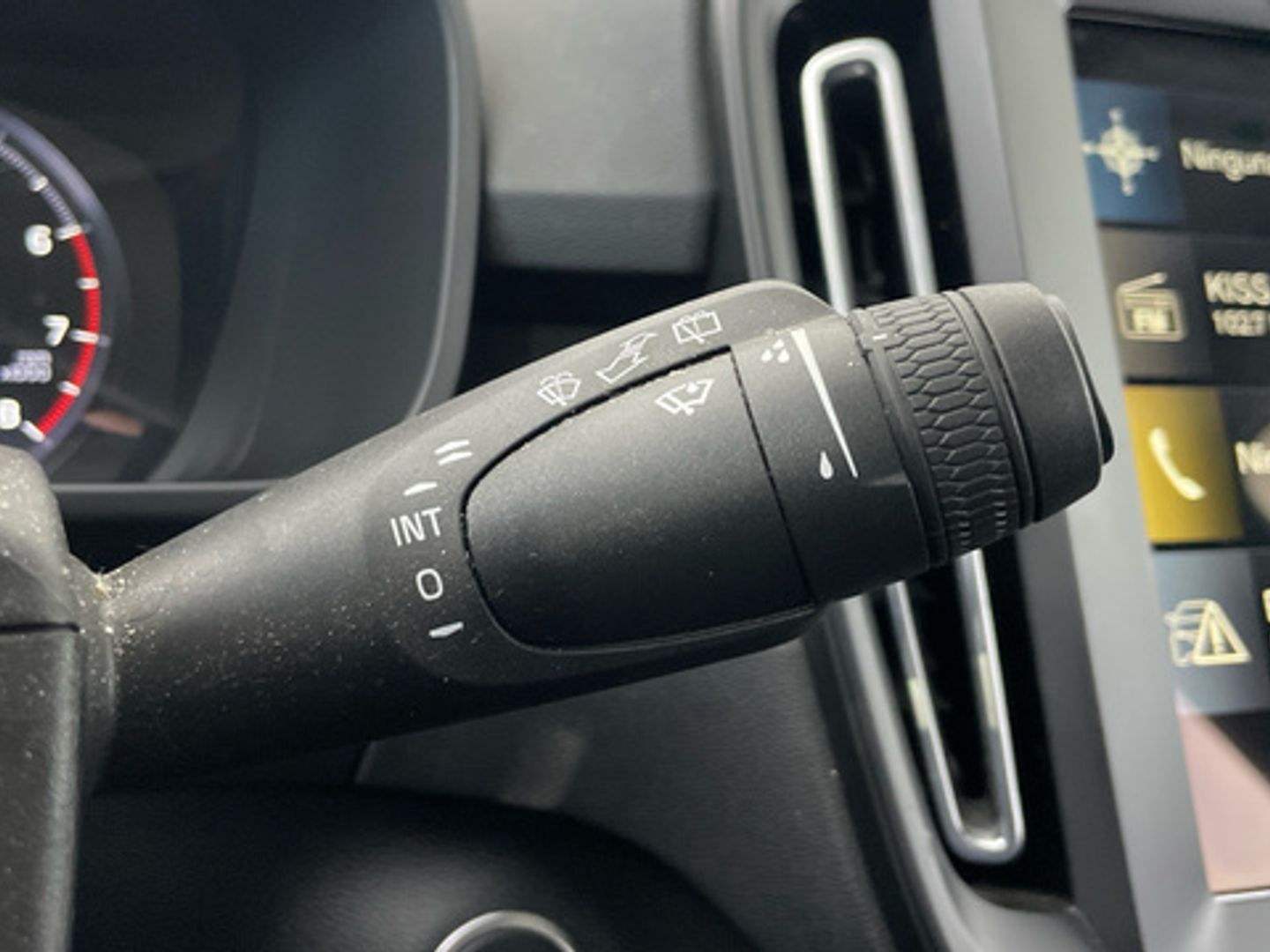 Volvo XC40 T3 Momentum Core Auto 120 kW (163 CV)