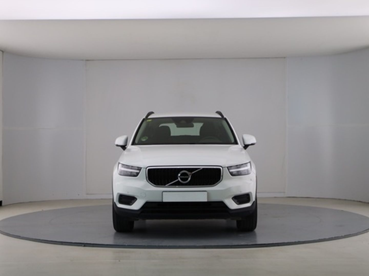 Volvo XC40 T3 Momentum Core Auto 120 kW (163 CV)
