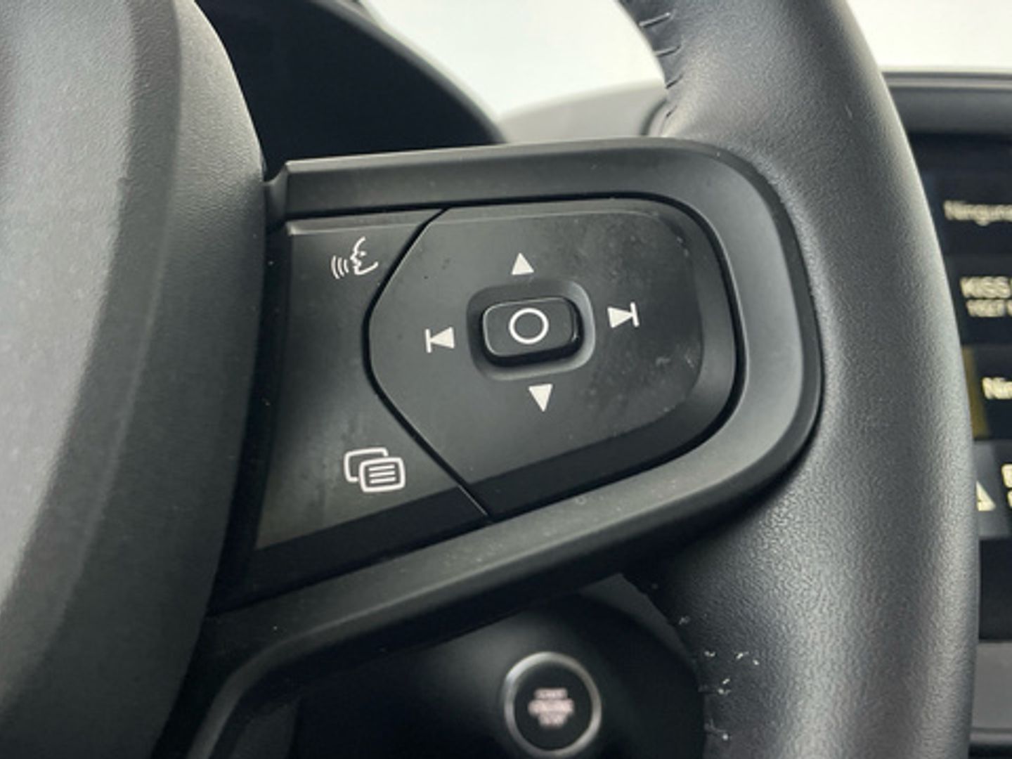 Volvo XC40 T3 Momentum Core Auto 120 kW (163 CV)