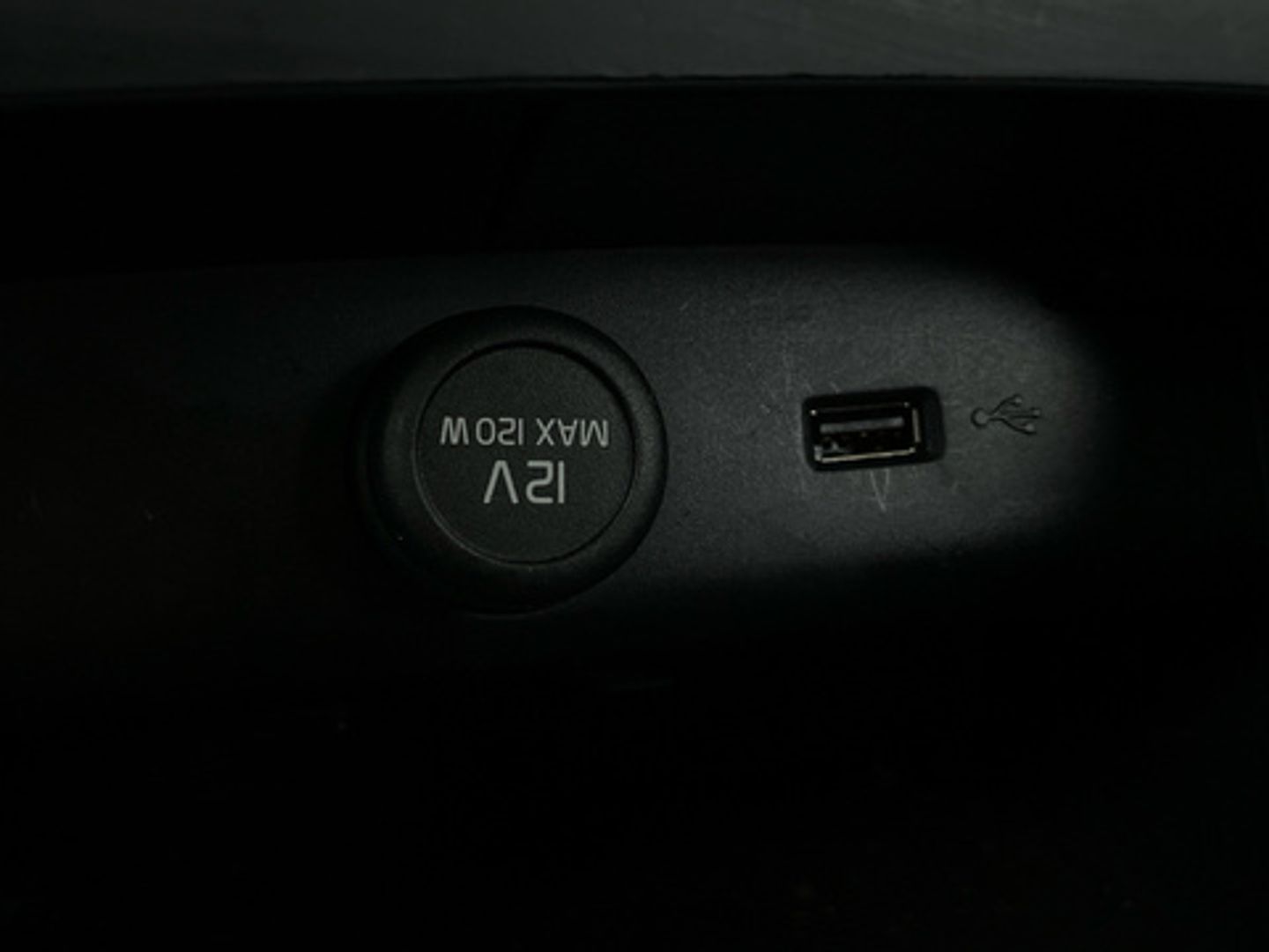 Volvo XC40 T3 Momentum Core Auto 120 kW (163 CV)