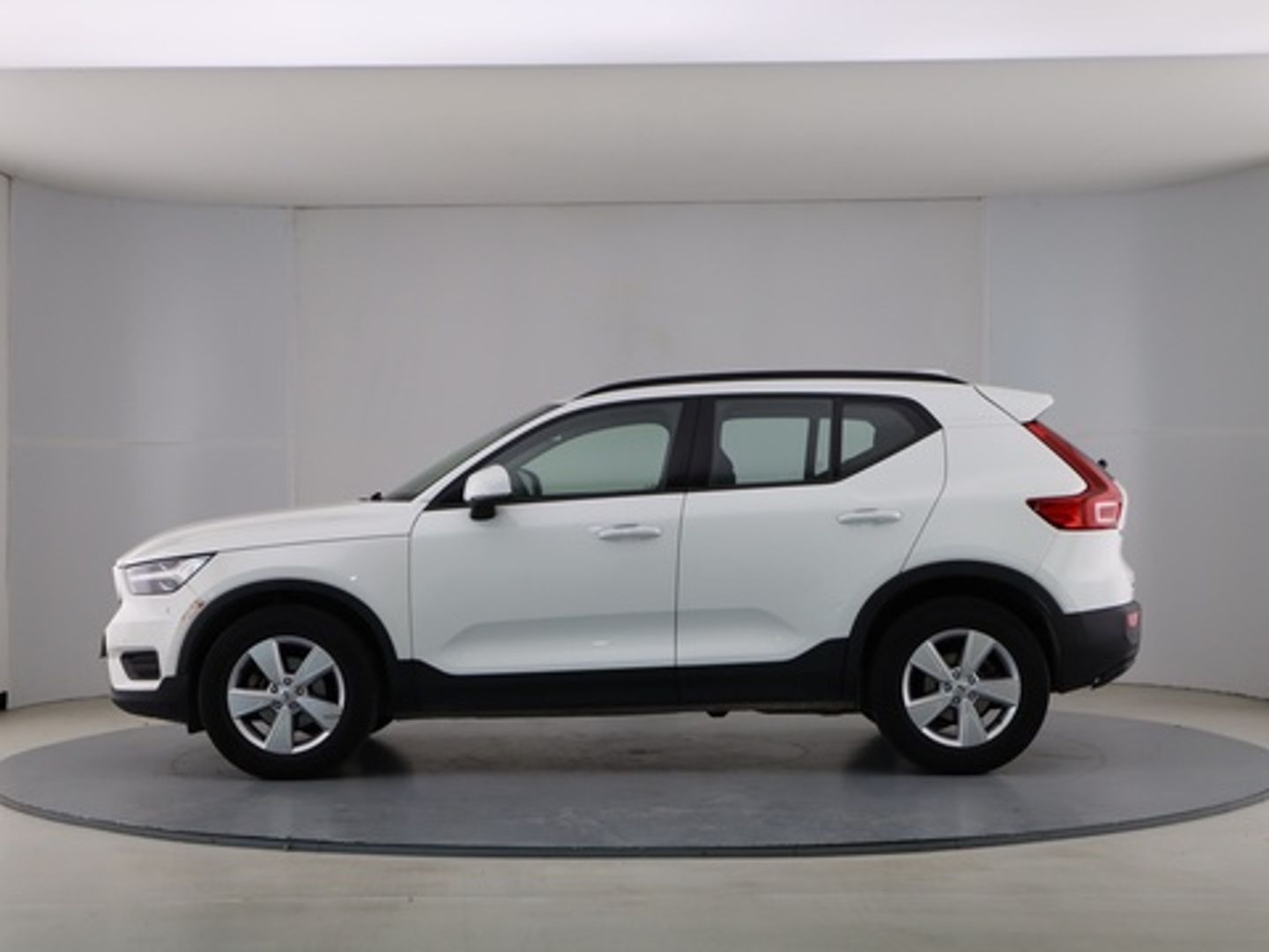 Volvo XC40 T3 Momentum Core Auto 120 kW (163 CV)