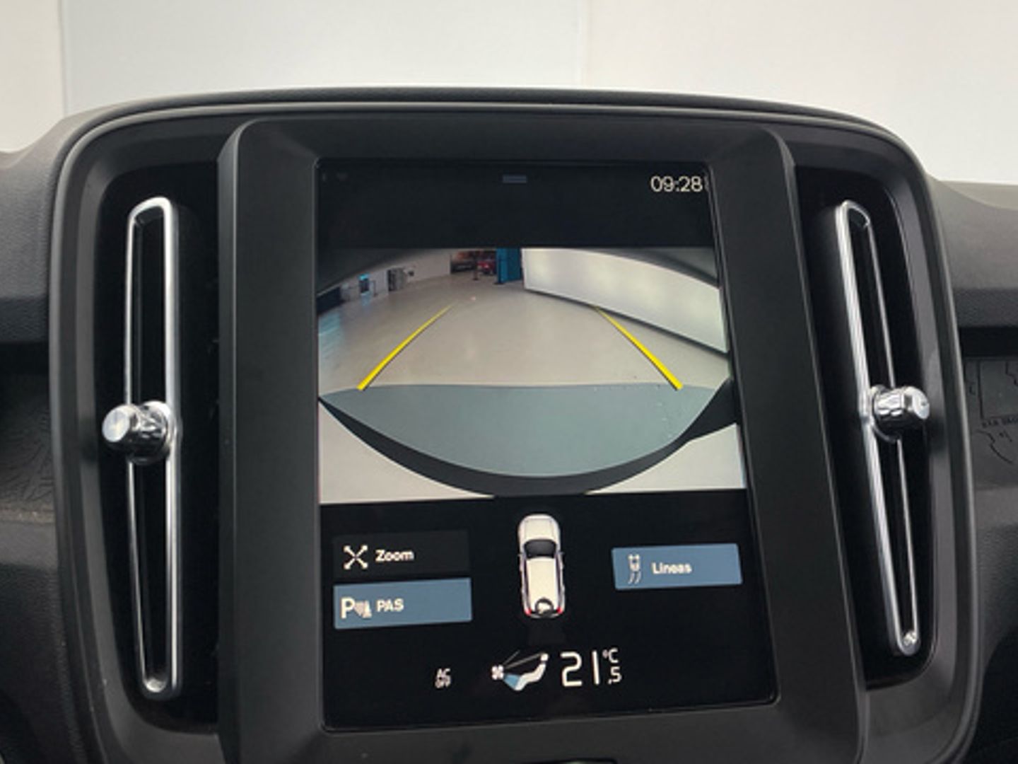 Volvo XC40 T3 Momentum Core Auto 120 kW (163 CV)
