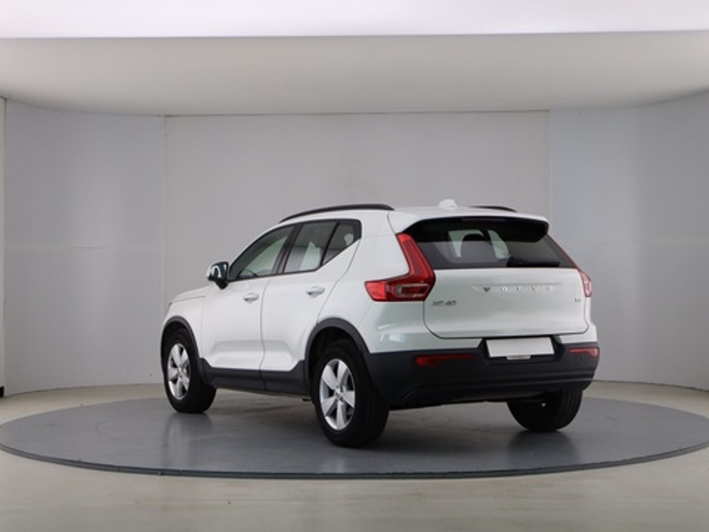 Volvo XC40 T3 Momentum Core Auto 120 kW (163 CV)