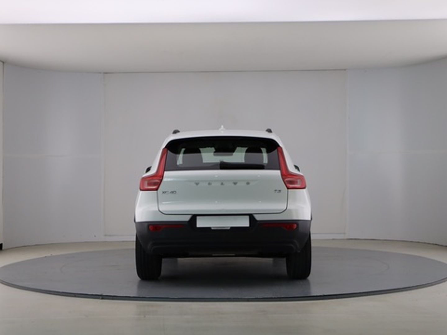 Volvo XC40 T3 Momentum Core Auto 120 kW (163 CV)