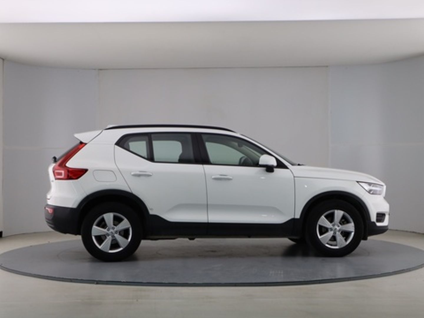 Volvo XC40 T3 Momentum Core Auto 120 kW (163 CV)