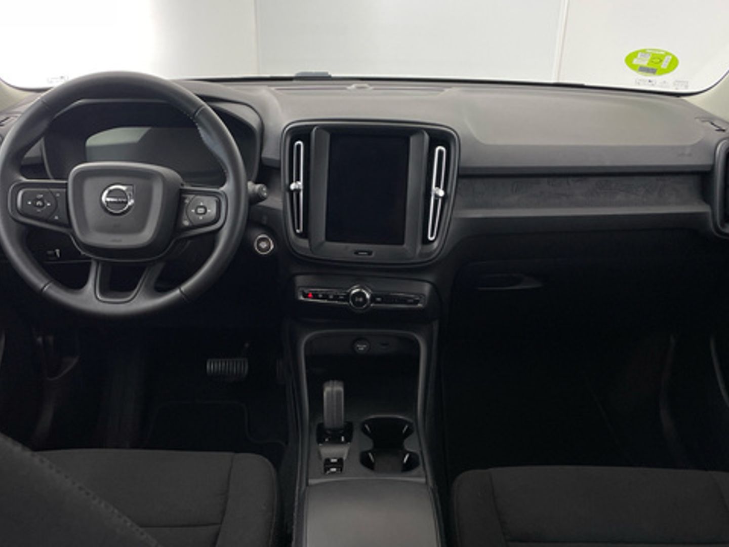 Volvo XC40 T3 Momentum Core Auto 120 kW (163 CV)