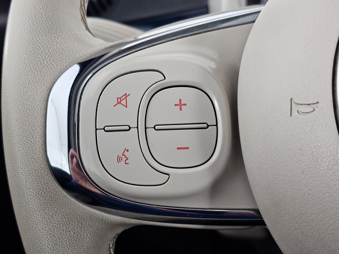 Fiat 500 1.0 Hybrid Dolcevita 51 kW (70 CV)