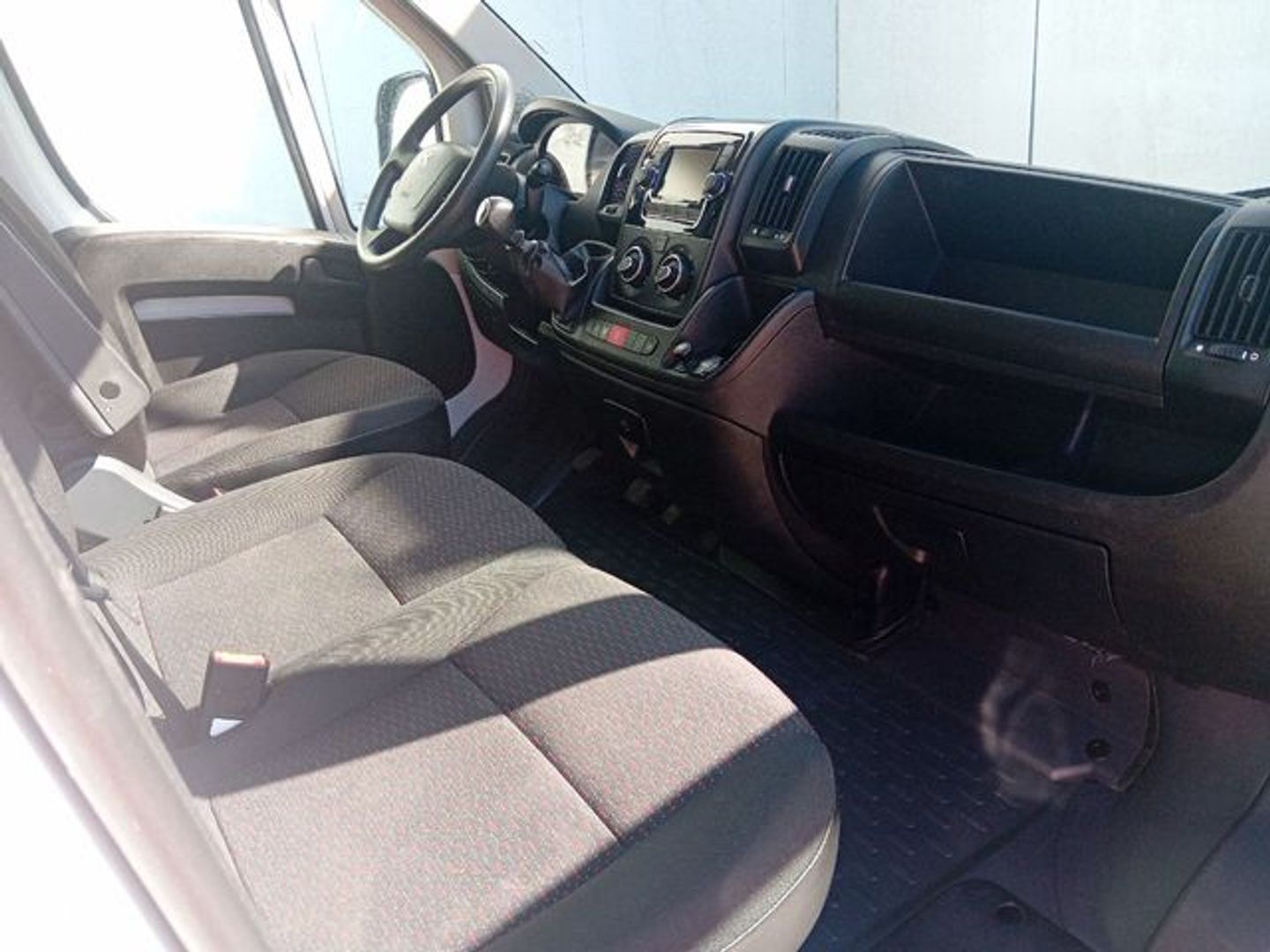 Peugeot Boxer Furgon BlueHDi 140 S&S Pack 335 L3 H2 103 kW (140 CV)
