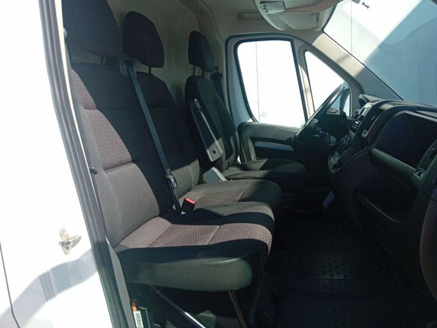 Peugeot Boxer Furgon BlueHDi 140 S&S Pack 335 L3 H2 103 kW (140 CV)