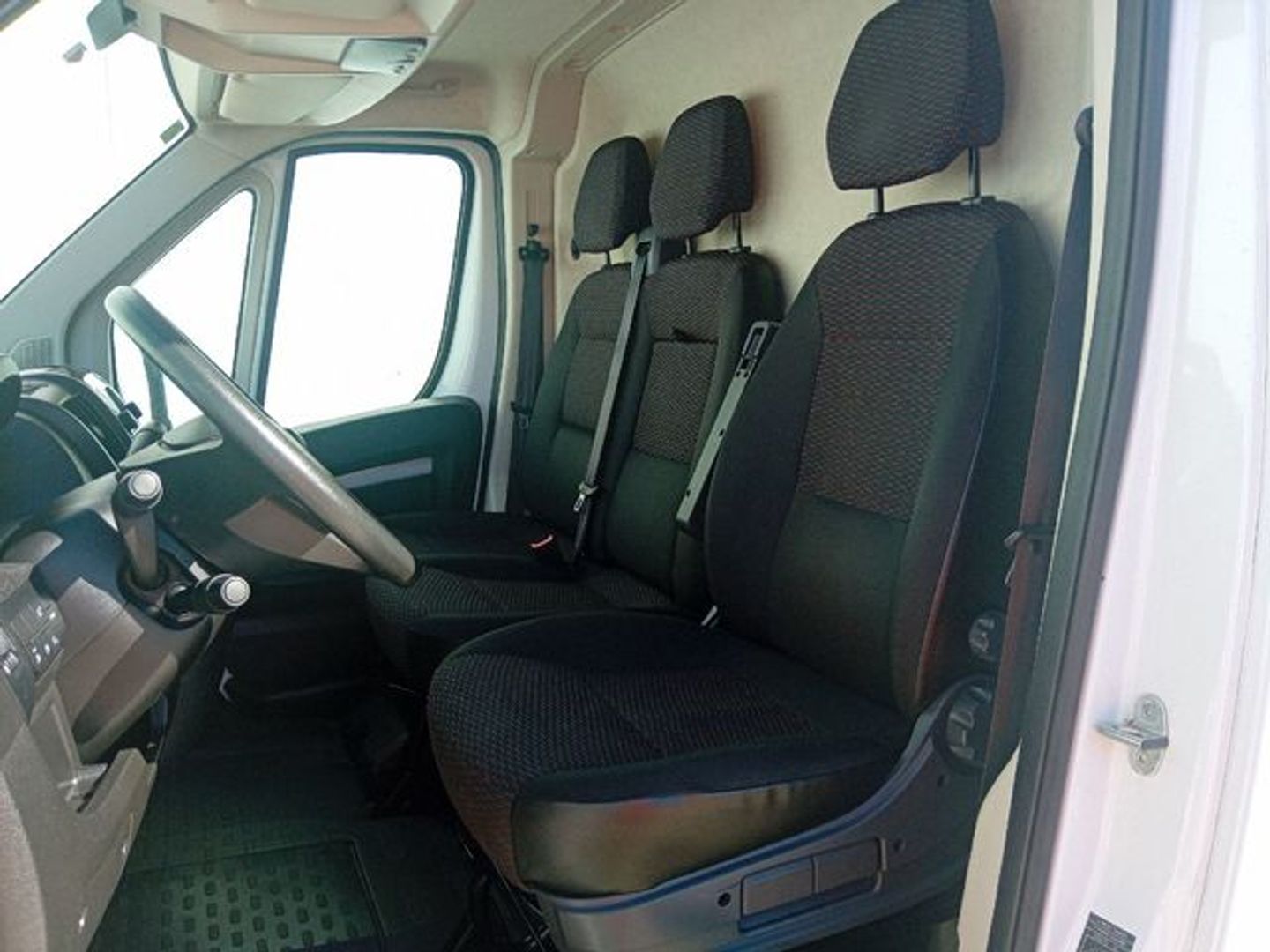 Peugeot Boxer Furgon BlueHDi 140 S&S Pack 335 L3 H2 103 kW (140 CV)