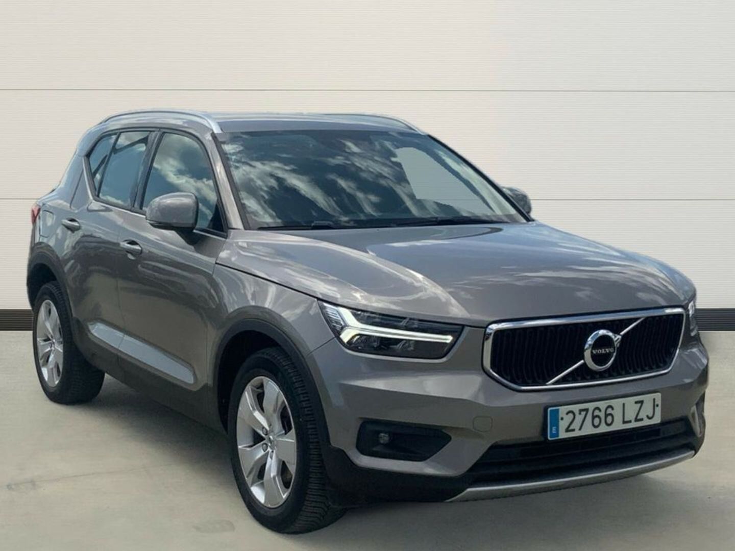 Volvo XC40 B4 G Momentum Pro AWD Auto 145 kW (197 CV) Gris SUV