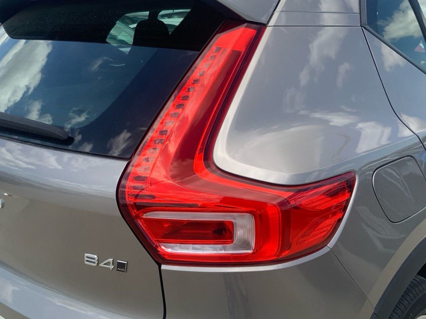 Volvo XC40 B4 G Momentum Pro AWD Auto 145 kW (197 CV)