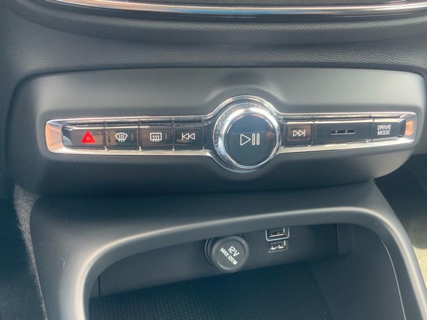 Volvo XC40 B4 G Momentum Pro AWD Auto 145 kW (197 CV)