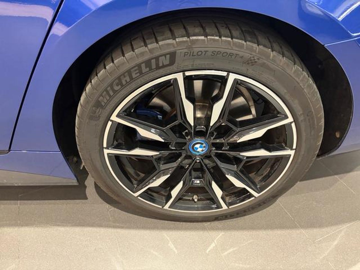 BMW i4 M50 400 kW (544 CV)