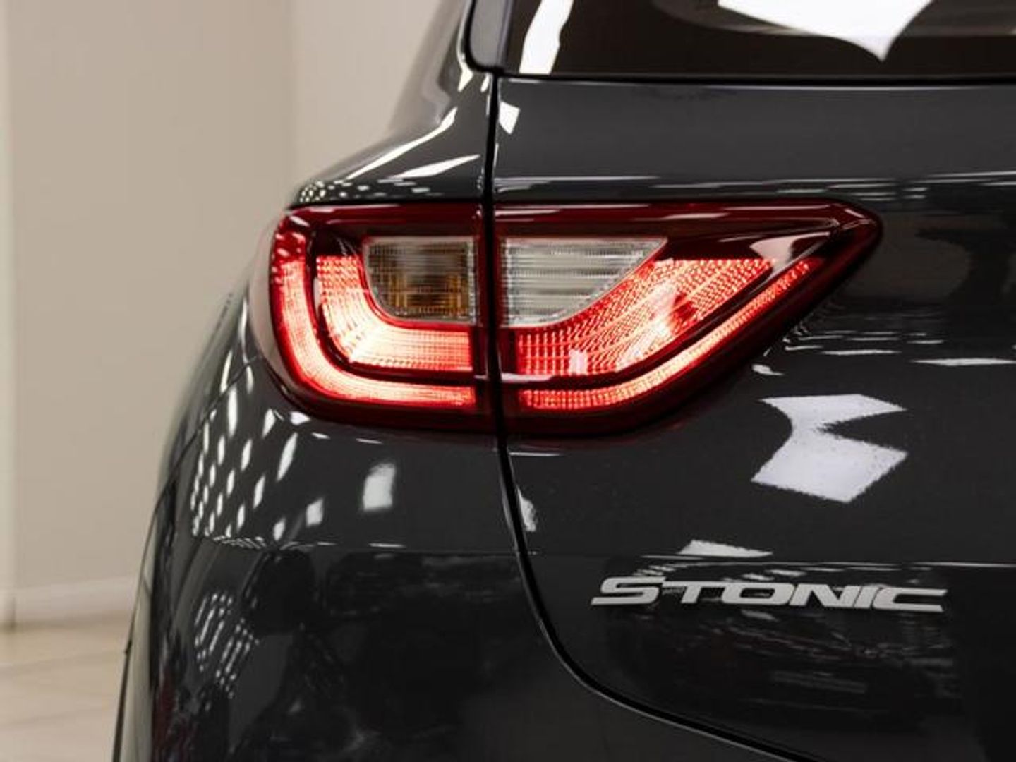 Kia Stonic 1.0 T-GDi MHEV MT Concept 74 kW (100 CV)