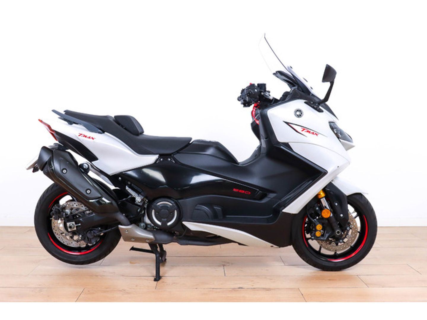 Yamaha T MAX 560 Blanco Motorcycle