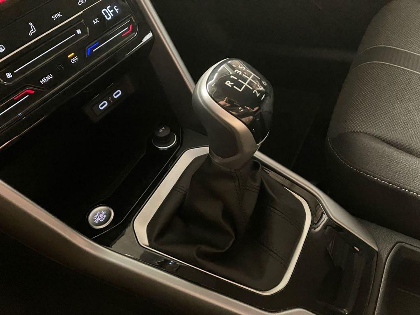 Volkswagen T-Roc ``Más`` Dark 1.0 TSI 85 kW (115 CV)