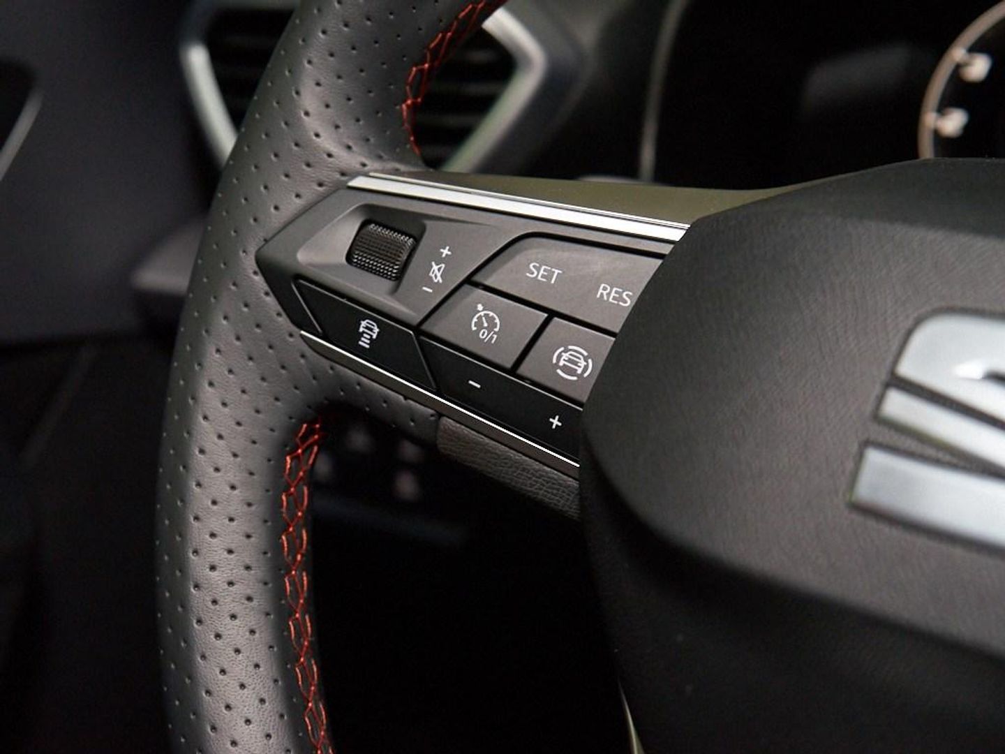 SEAT León 1.5 eTSI S&S FR Launch Pack L DSG 110 kW (150 CV)