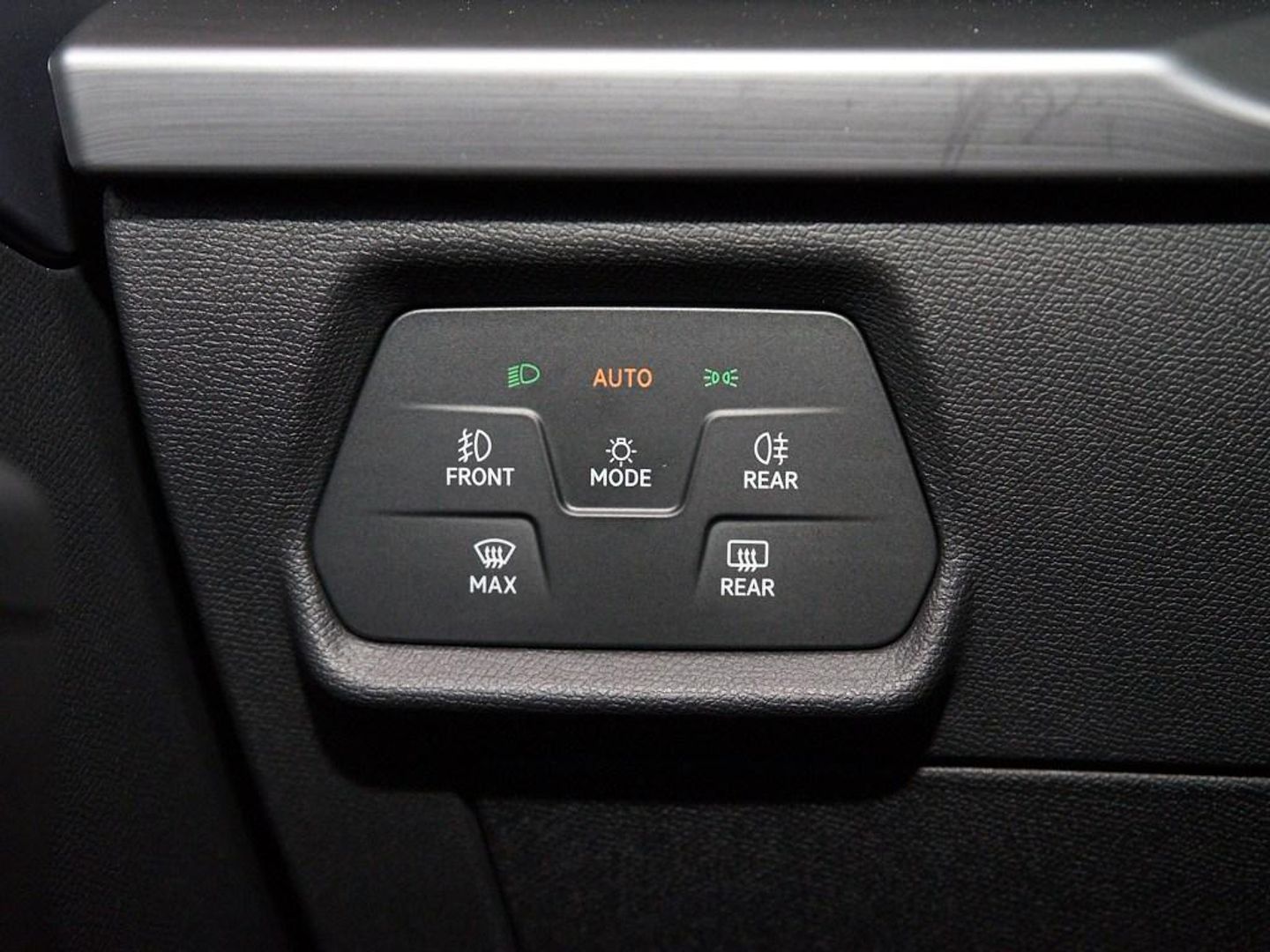 SEAT León 1.5 eTSI S&S FR Launch Pack L DSG 110 kW (150 CV)