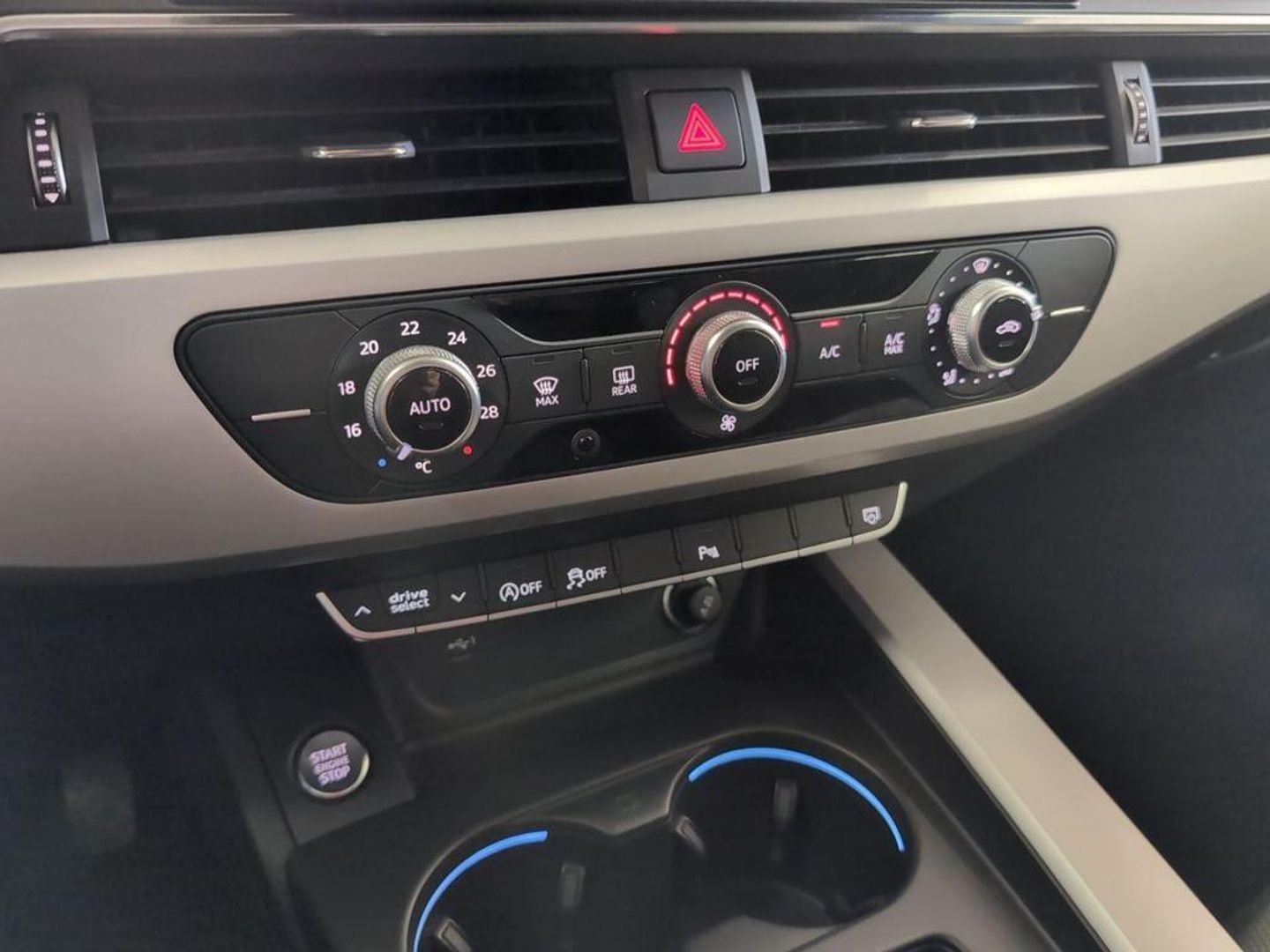 Audi A4 Advanced 30 TDI 100 kW (136 CV) S tronic