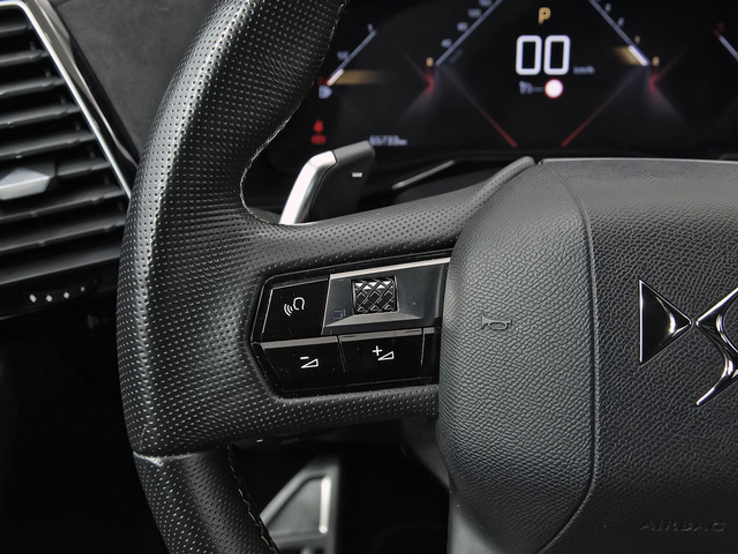 DS DS7 Crossback BlueHDi 130 DE Performance Line AT 96 kW (130 CV)