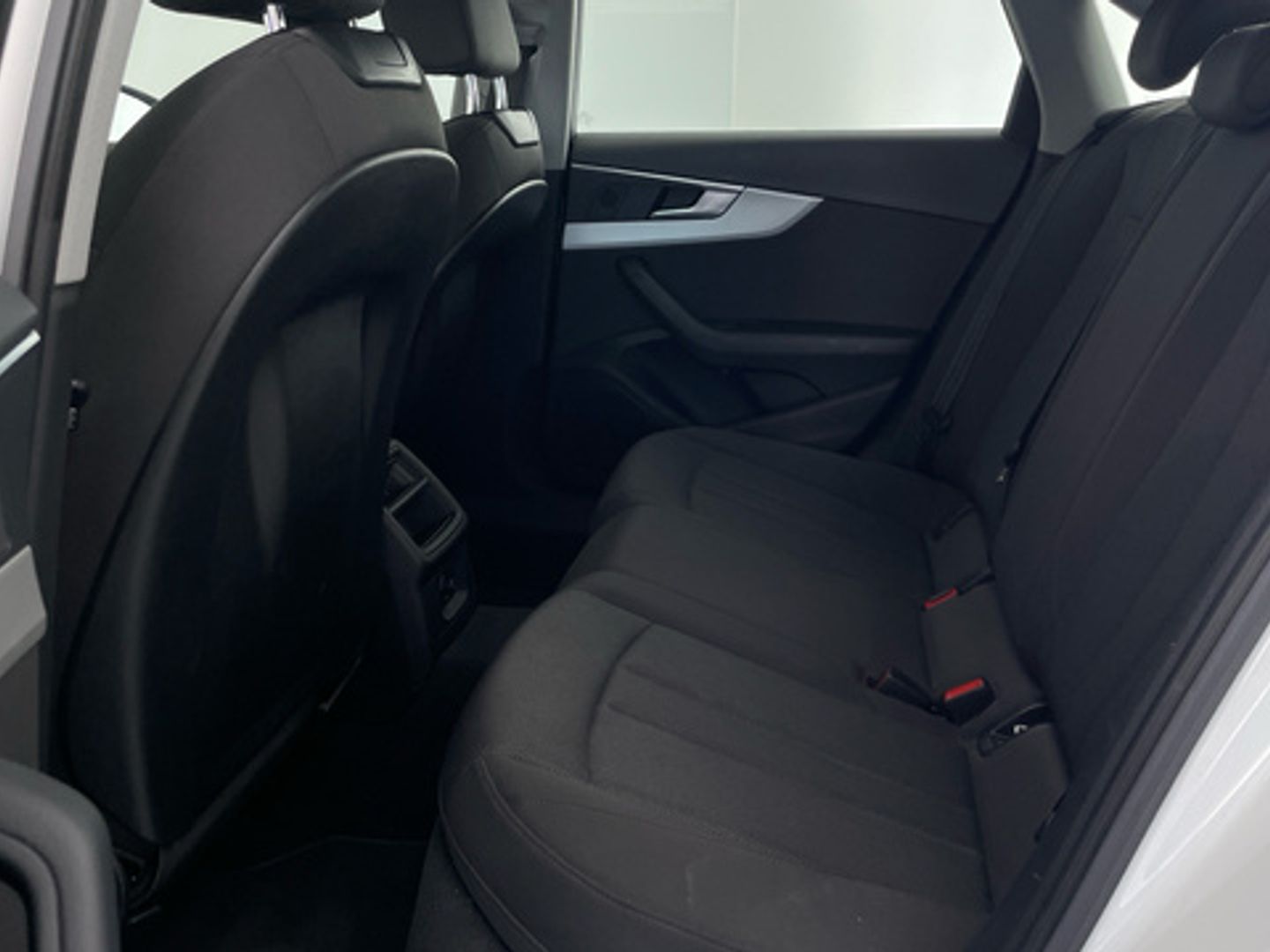Audi A4 Advanced 30 TDI 100 kW (136 CV) S tronic