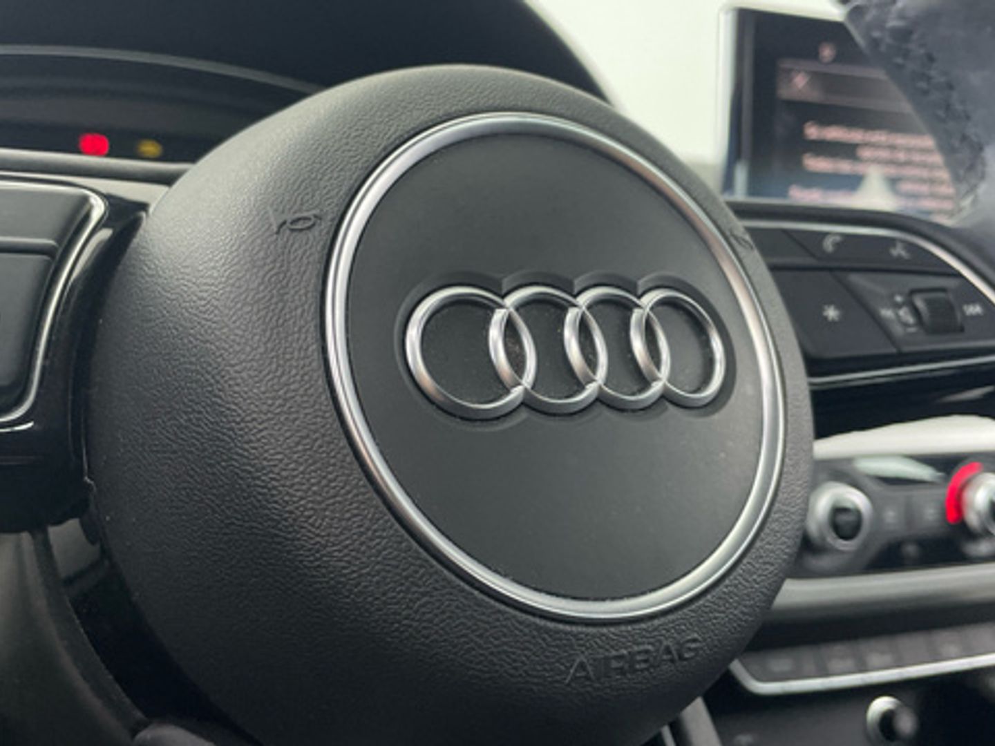 Audi A4 Advanced 30 TDI 100 kW (136 CV) S tronic