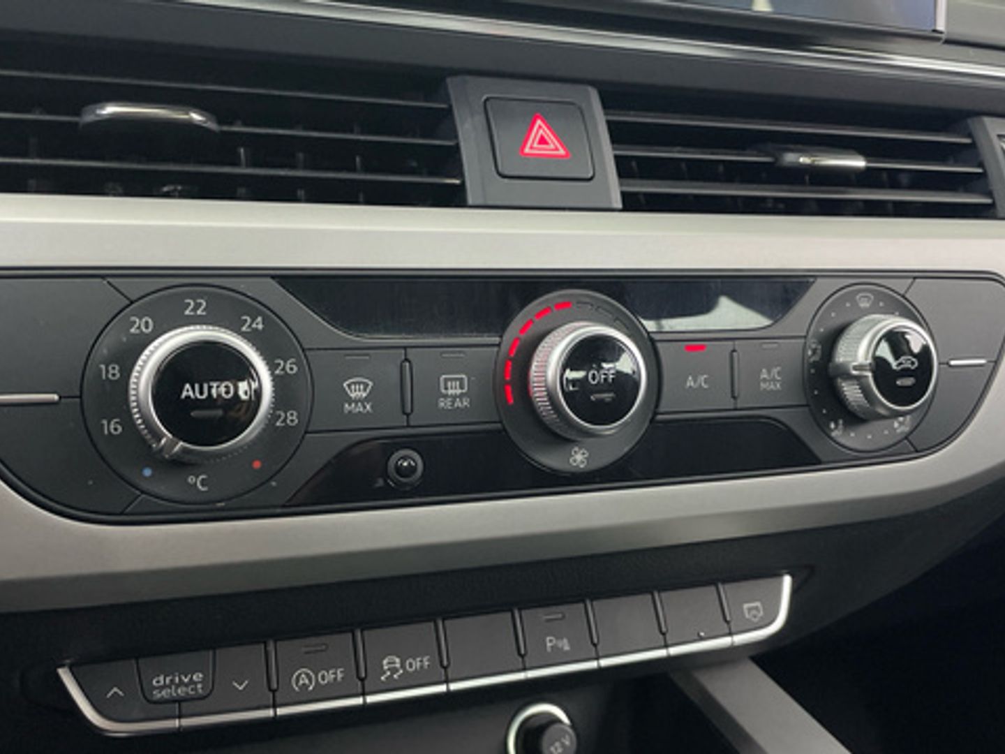Audi A4 Advanced 30 TDI 100 kW (136 CV) S tronic