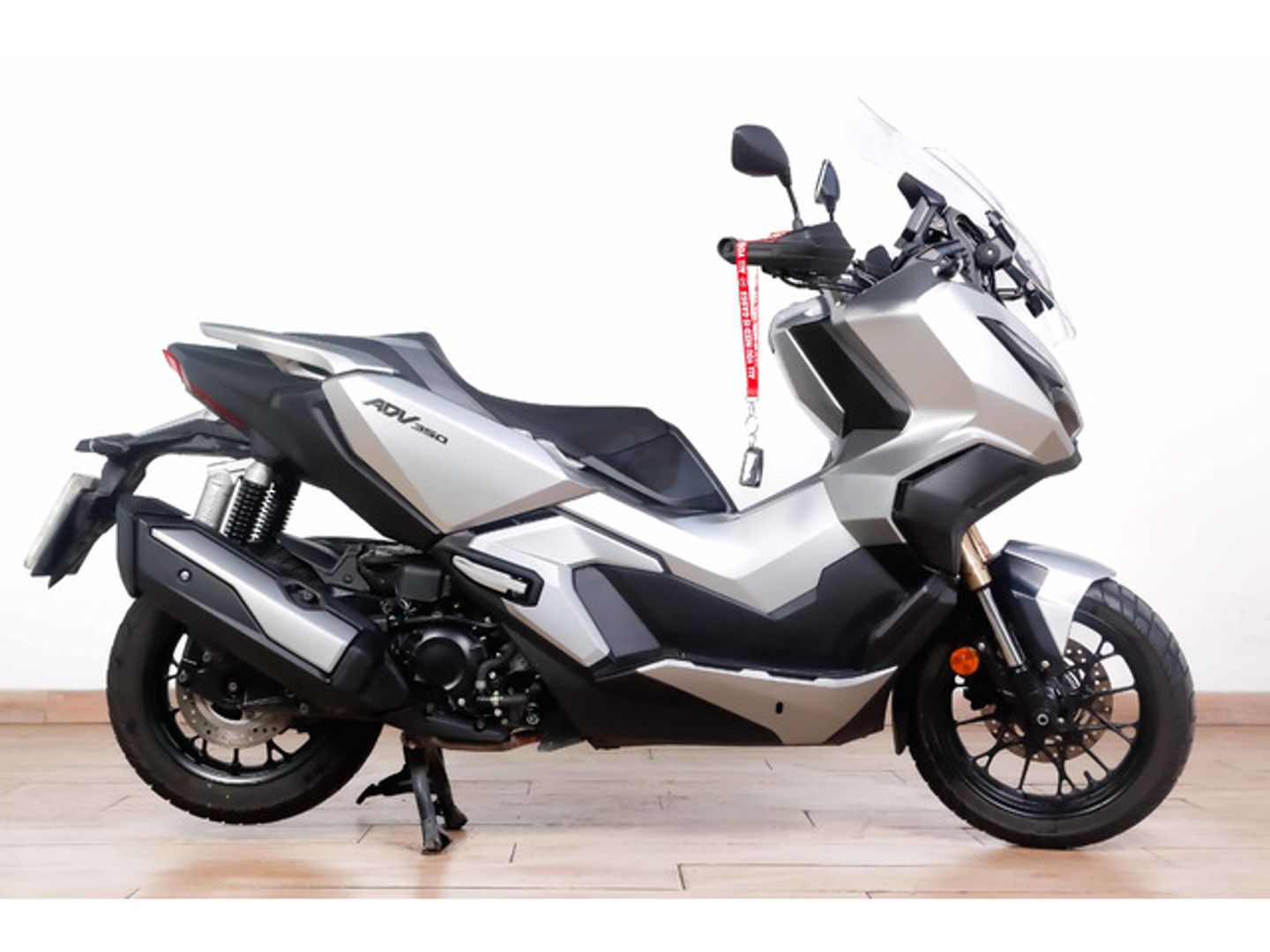 Honda ADV350 Blanco Motorcycle