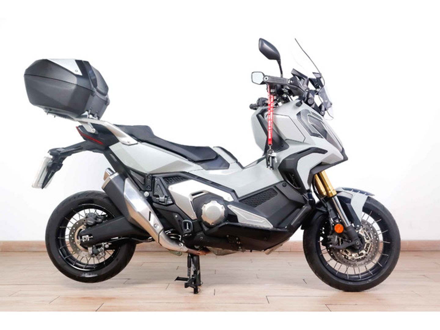 Honda X-ADV Blanco Motorcycle