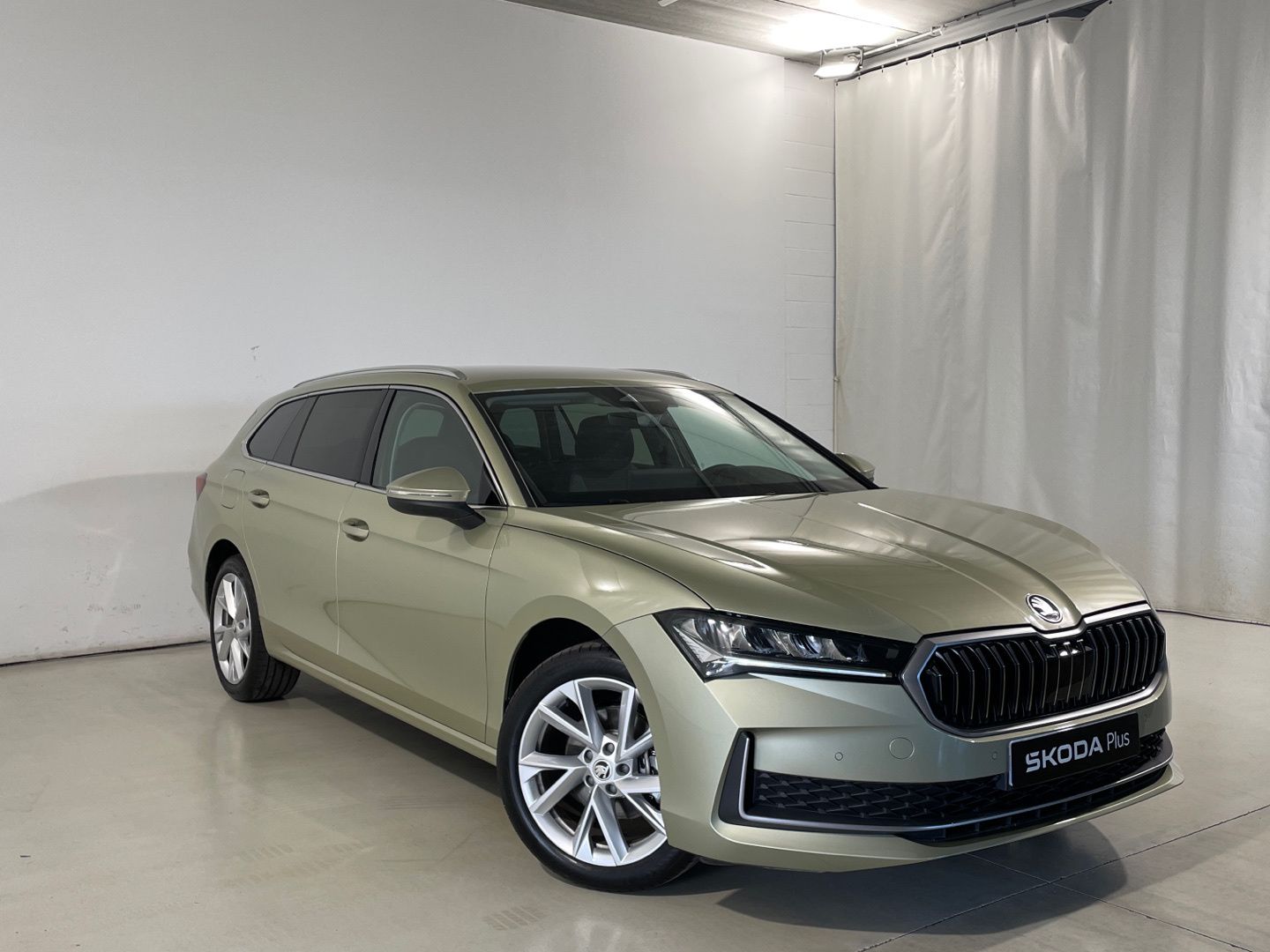 Skoda Superb Combi 1.5 TSI m-HEV Selection DSG 110 kW (150 CV)