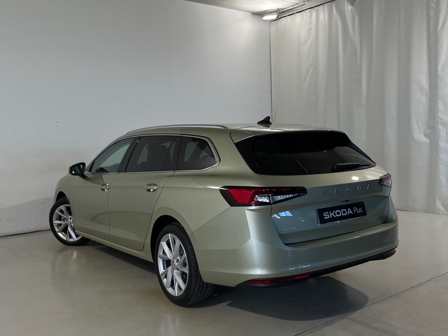 Skoda Superb Combi 1.5 TSI m-HEV Selection DSG 110 kW (150 CV)