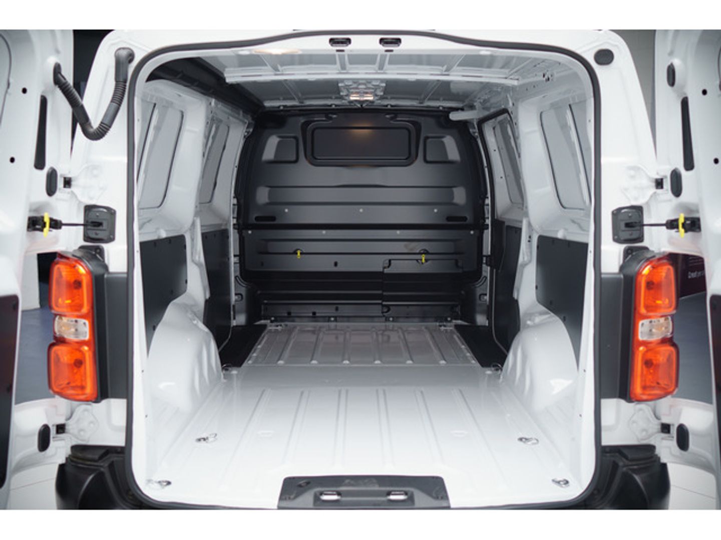 Opel Vivaro-e BEV 75kWh L Standard 100 kW (136 CV)
