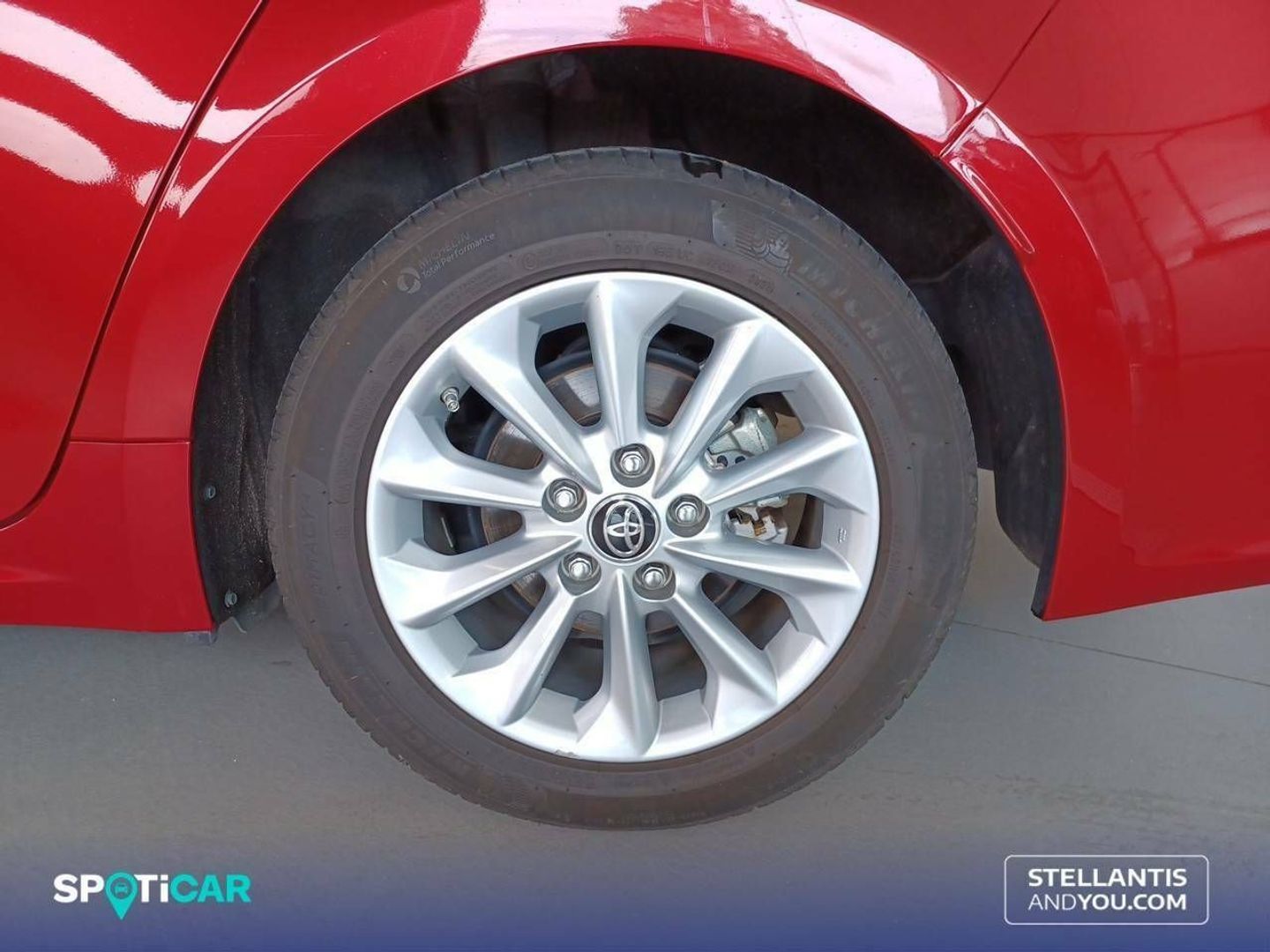 Toyota Corolla 1.8 125 Híbrido Active Tech E-CVT Sedán 90 kW (122 CV)