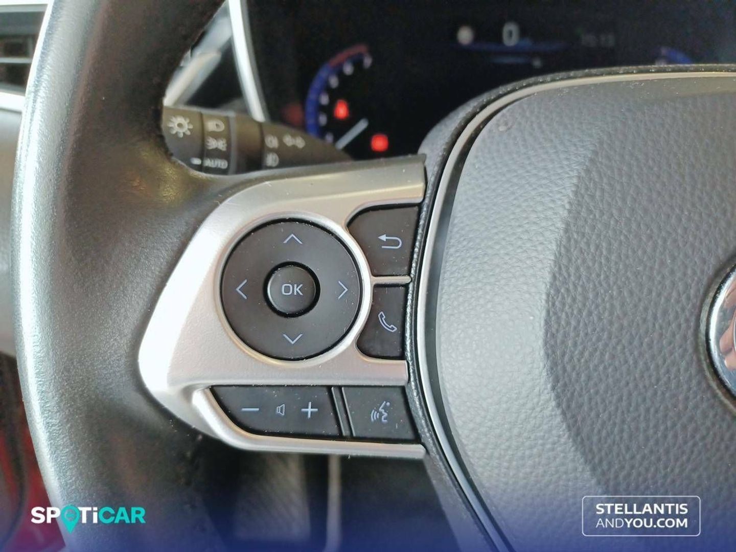 Toyota Corolla 1.8 125 Híbrido Active Tech E-CVT Sedán 90 kW (122 CV)