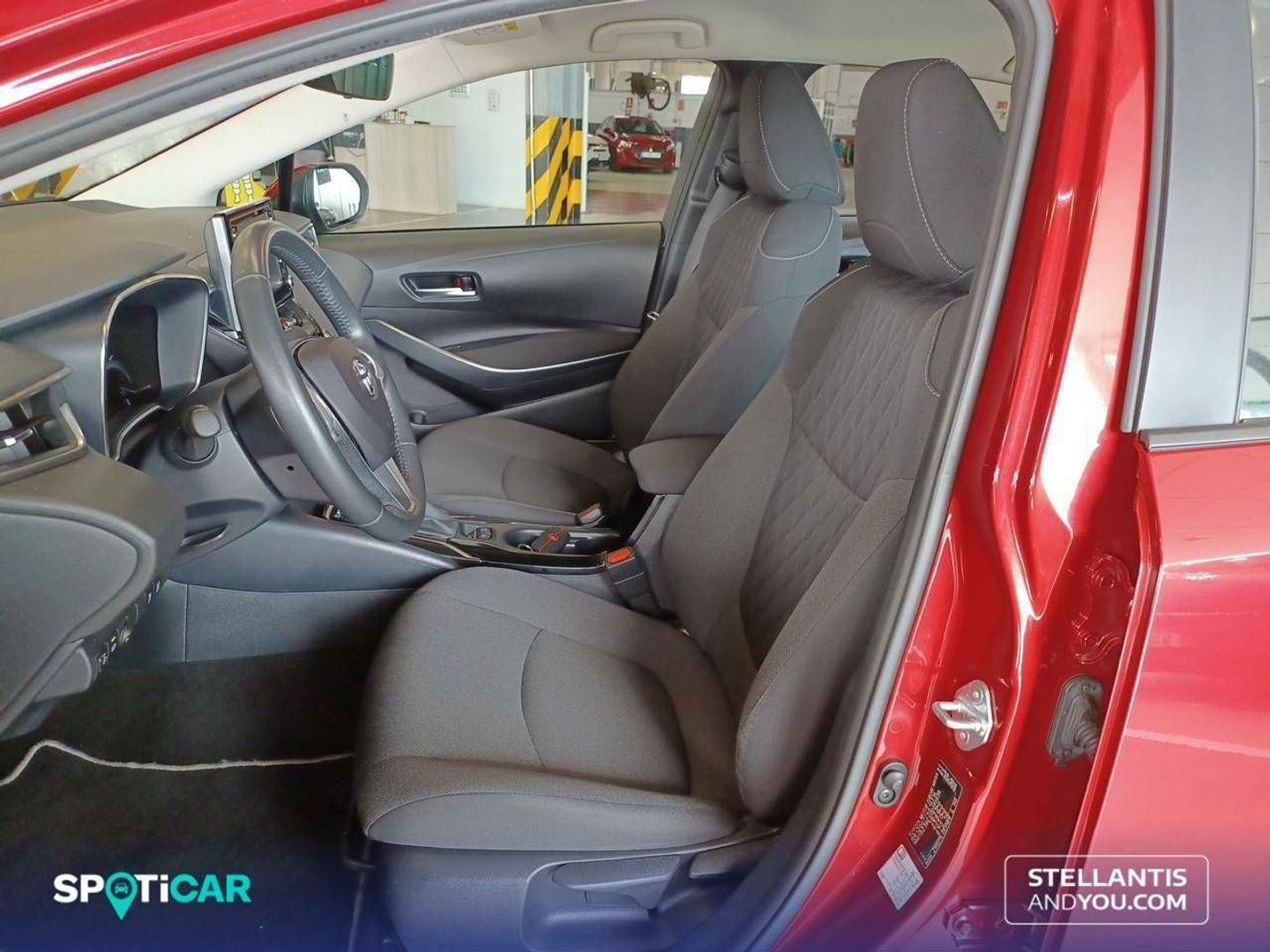 Toyota Corolla 1.8 125 Híbrido Active Tech E-CVT Sedán 90 kW (122 CV)