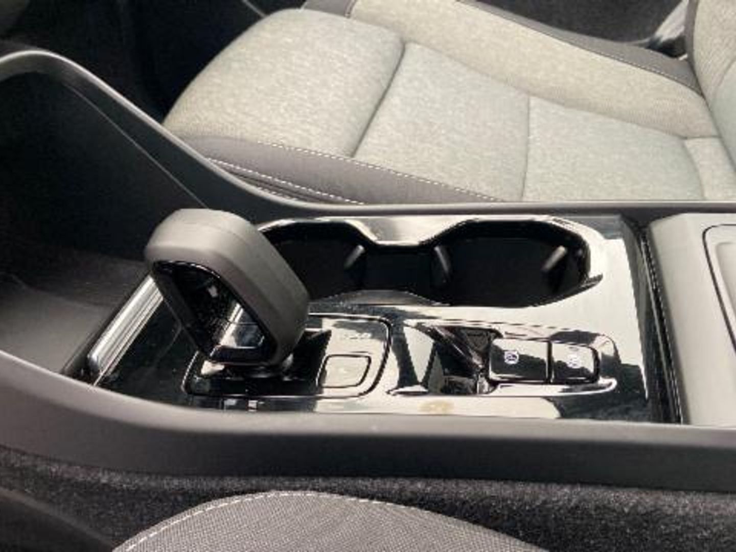 Volvo XC40 B3 G Plus Dark Auto 120 kW (163 CV)