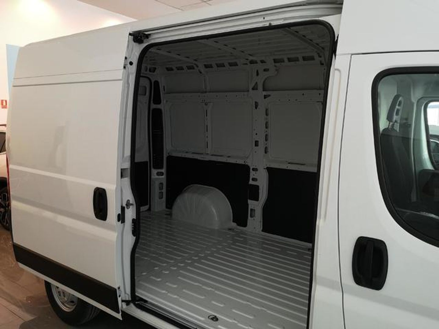 Citroen Jumper Furgon BlueHDi 140 33 L2H2 103 kW (140 CV)
